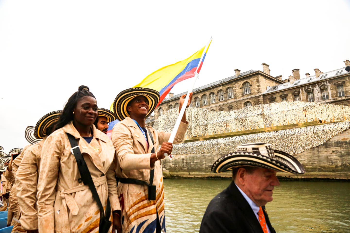 Len Del Rio El río Sena pasó la prueba - Lente Regional