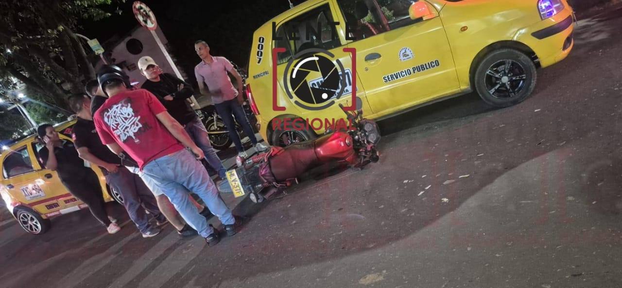 Un lesionado deja choque entre taxi y moto en el barrio Juan XXIII ...